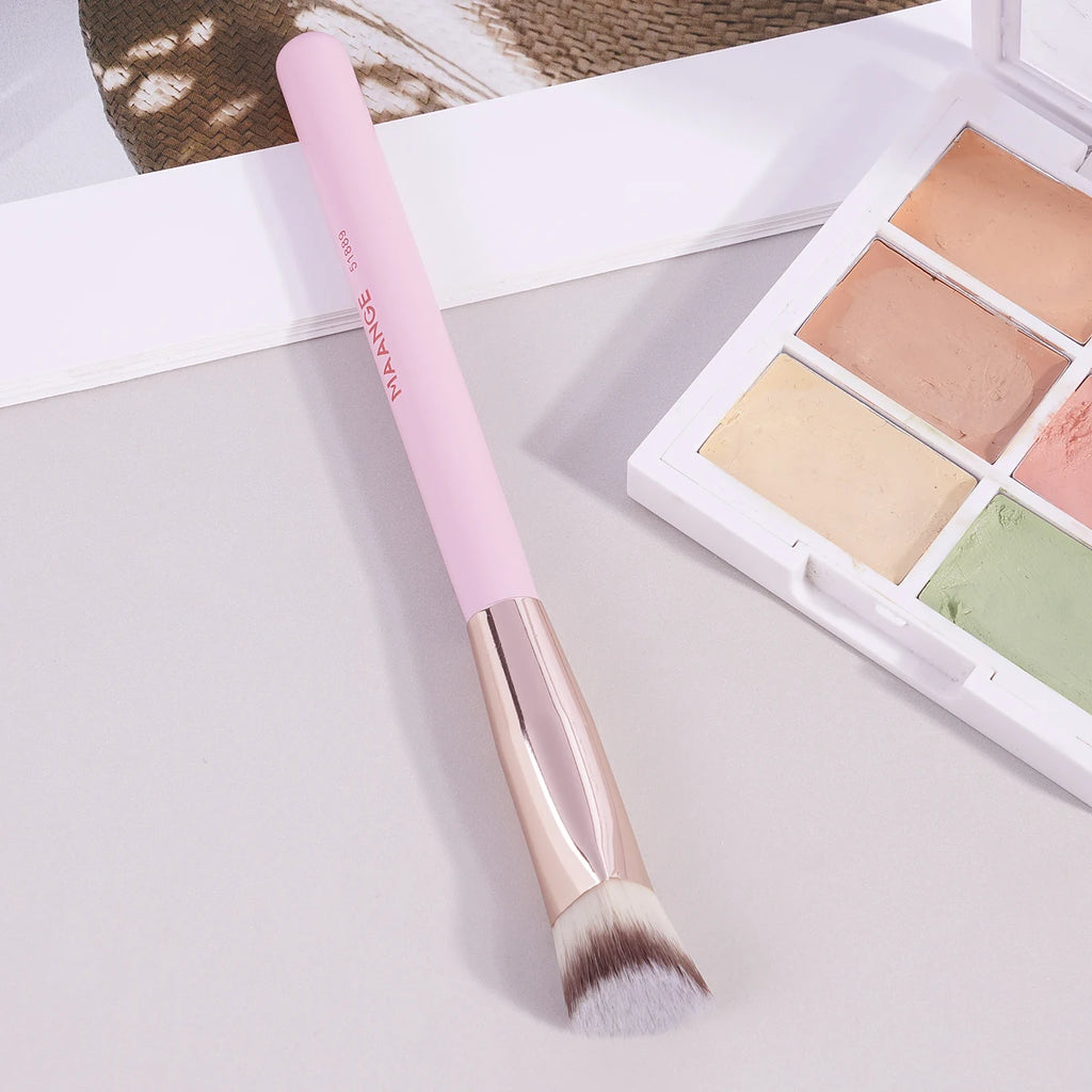MAANGE Under Eye Concealer Triangle Makeup Brush.